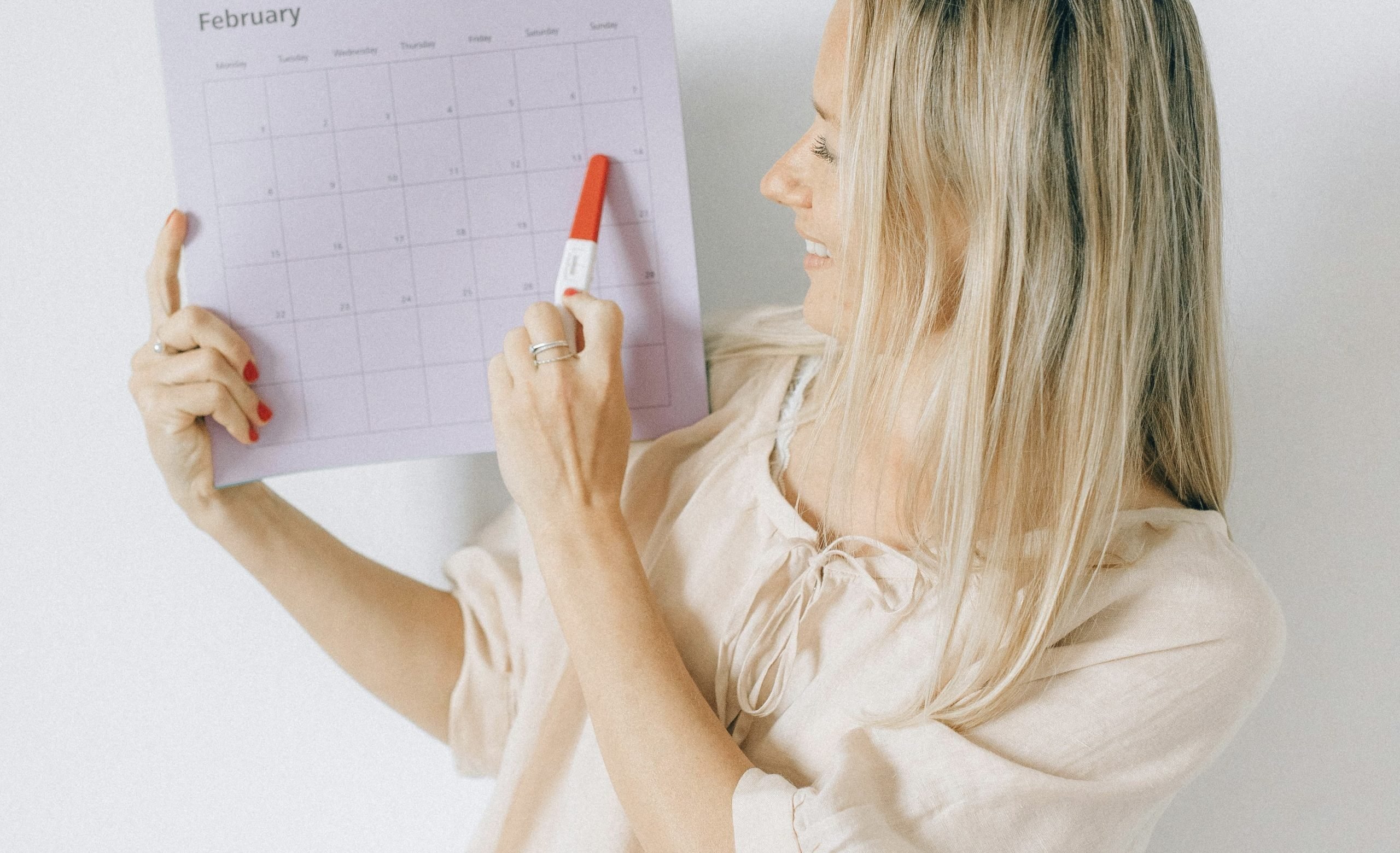 stop using active ingredients for a week before your peel woman pointing at calendar woman looking at a calendar to see when to pause her active ingredients before her chemical peel in winnipeg
