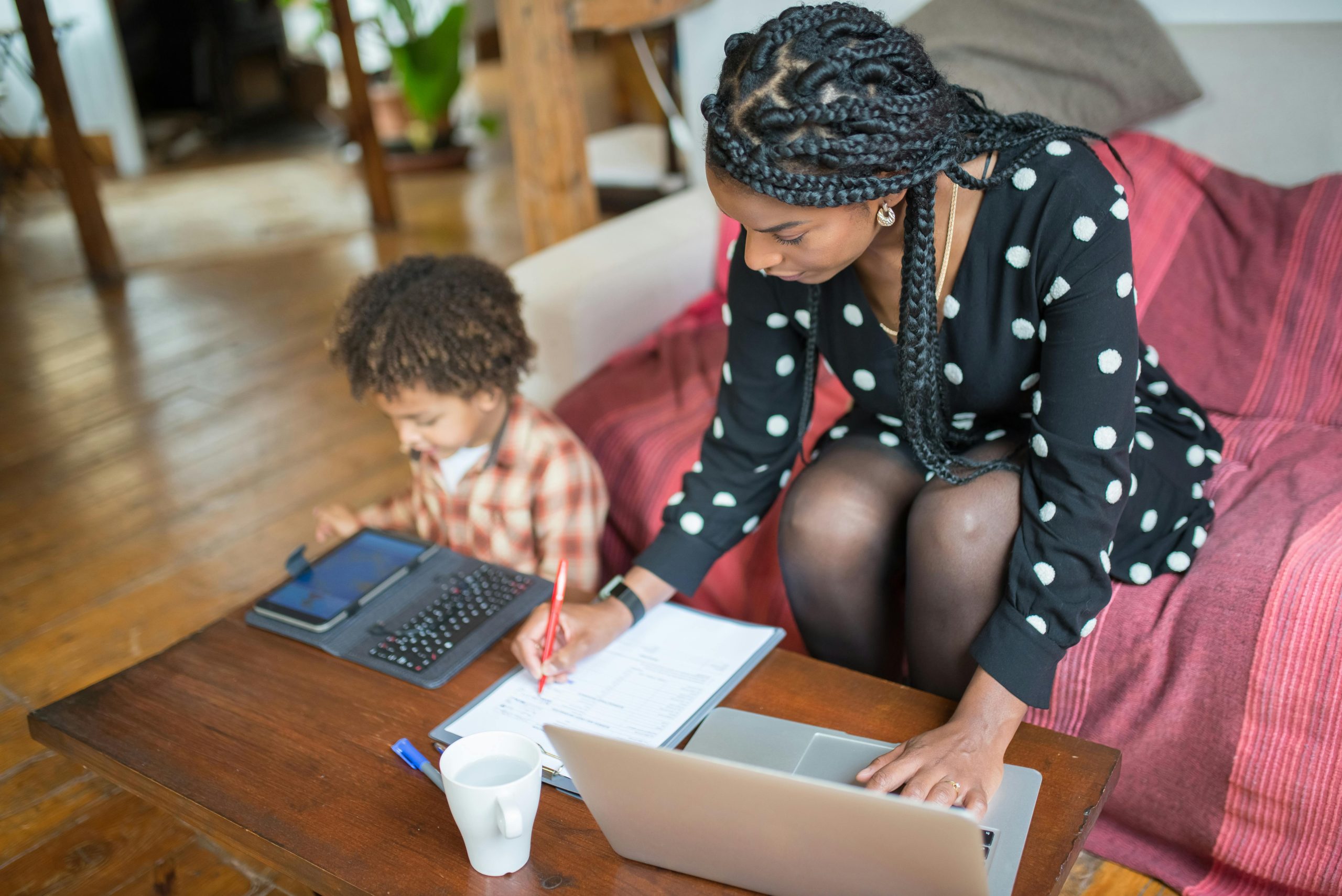 Mother working while watching a child ( Mother's Day content )