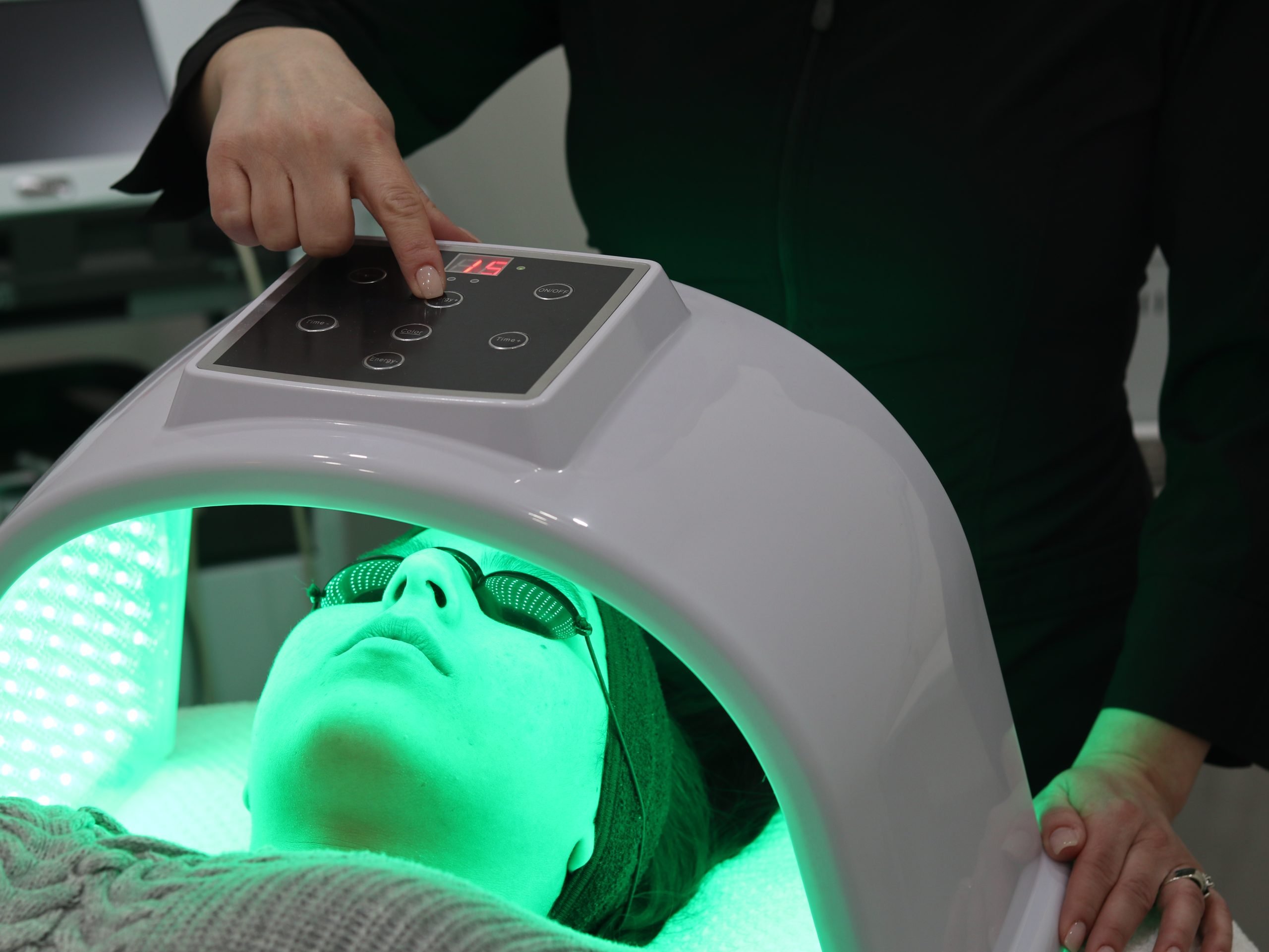 LED Light therapy green for Brightening & Pigmentation Green LED light therapy on a client for Brightening & Pigmentation